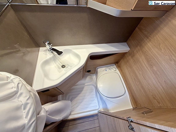 Knaus Sudwind 420 QD m/Stort kjøleskap / Stekeovn 17 of 22