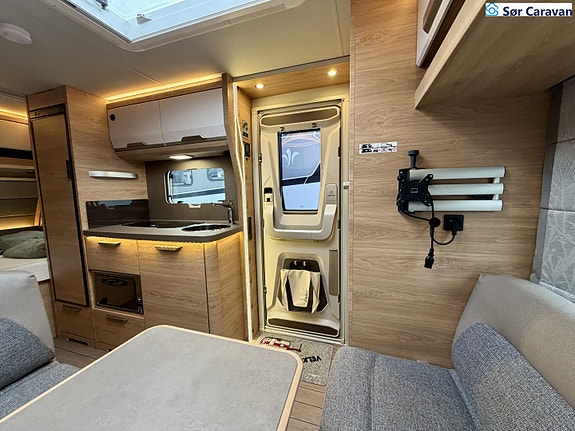 Knaus Sudwind 420 QD m/Stort kjøleskap / Stekeovn 10 of 22