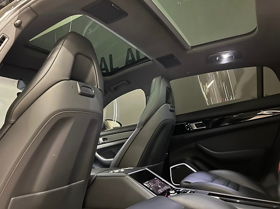 Porsche Panamera 18 of 30