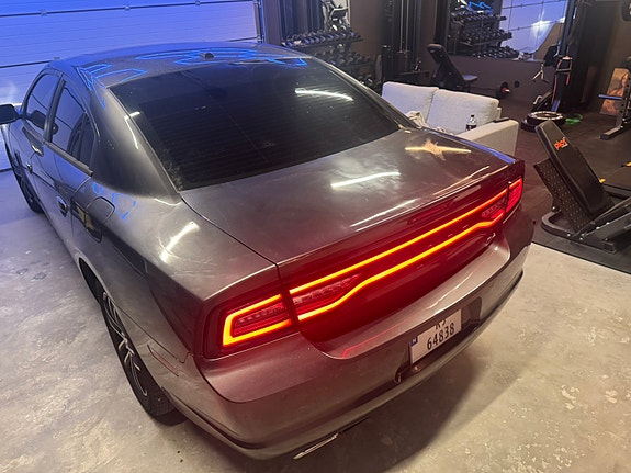 Dodge Charger 4 of 9