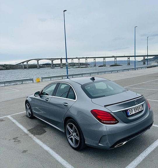 Mercedes-Benz C180 4 of 5