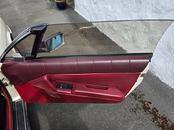 Cadillac Allante 19 of 30