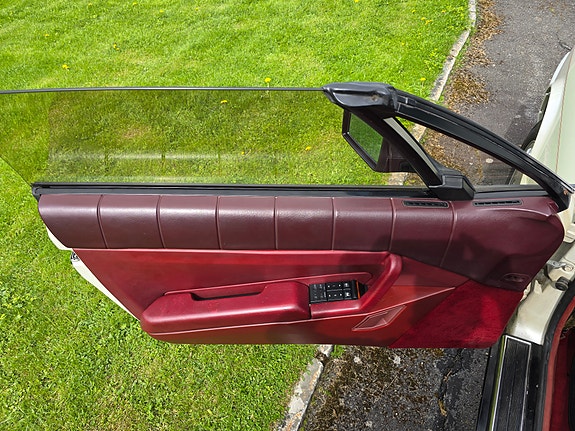 Cadillac Allante 22 of 30