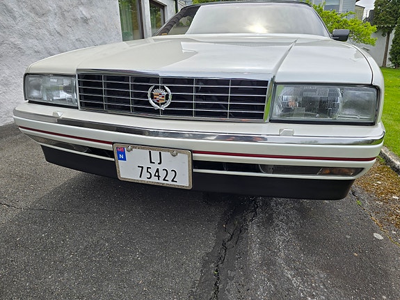 Cadillac Allante 21 of 30