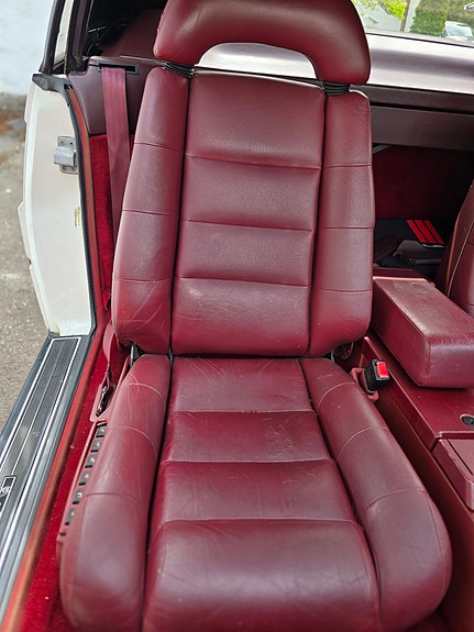 Cadillac Allante 17 of 30