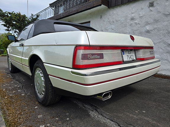 Cadillac Allante 24 of 30