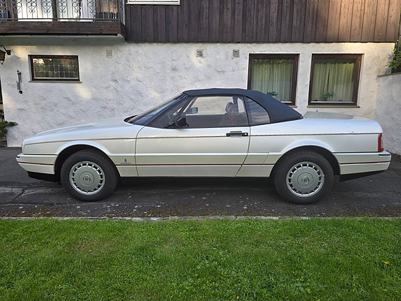 Cadillac Allante 3 of 5