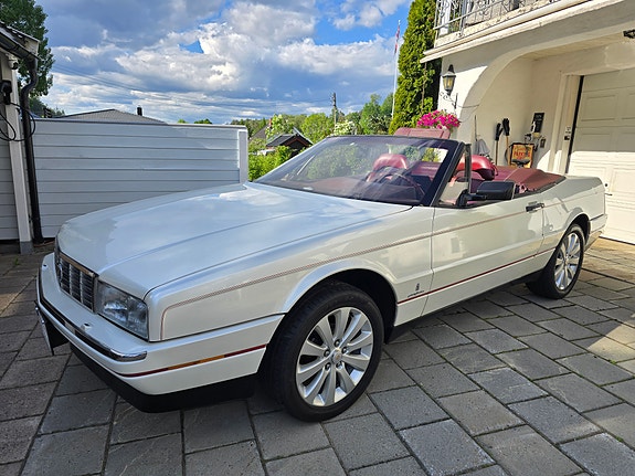 Cadillac Allante 4 of 5