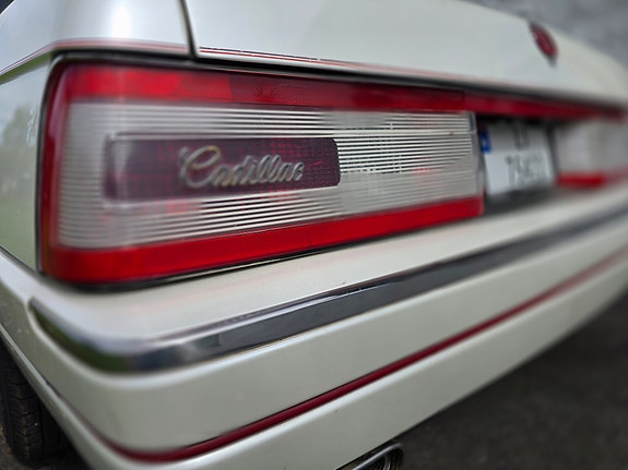 Cadillac Allante 12 of 30