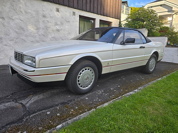 Cadillac Allante 2 of 5