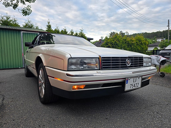 Cadillac Allante 2 of 5