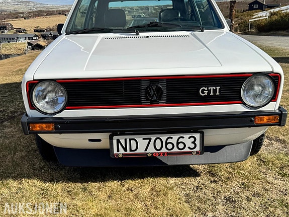 Volkswagen golf 2 of 5