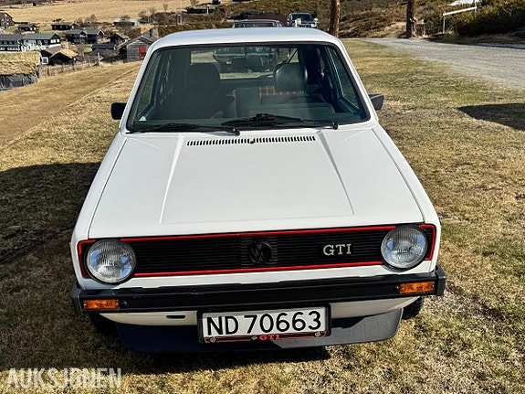 Volkswagen golf 3 of 5