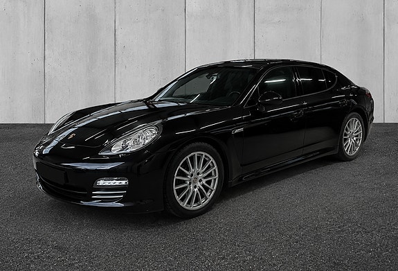 Porsche Panamera 4 of 5