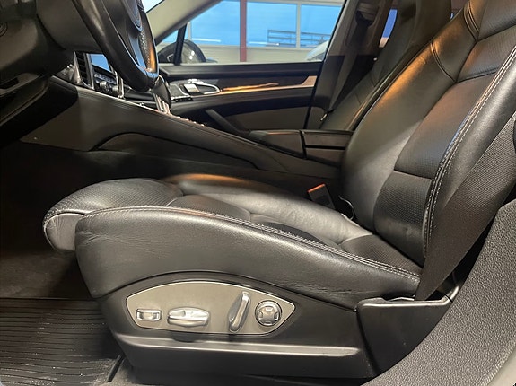 Porsche Panamera 14 of 29