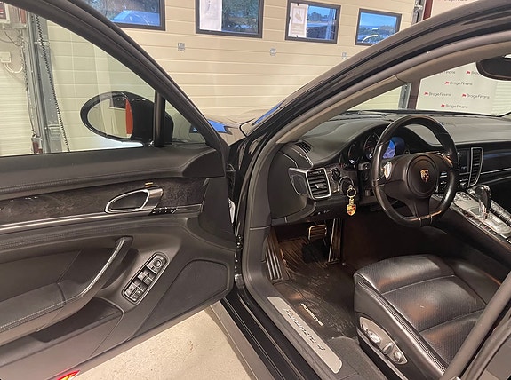 Porsche Panamera 11 of 29