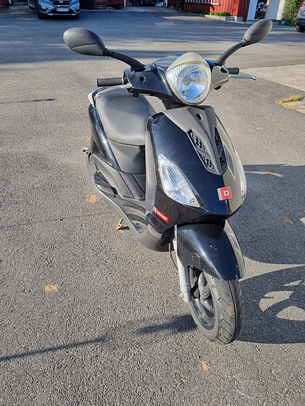 Derbi Boulevard 50 2 of 5