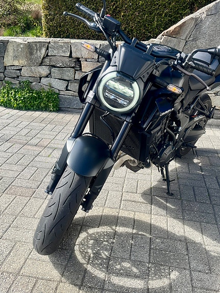 Honda CB 650 R Black Edition 4 of 14