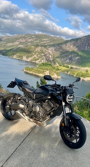 Honda CB 650 R Black Edition 2 of 14