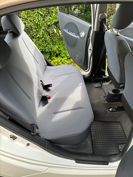 Peugeot iOn 3 of 5