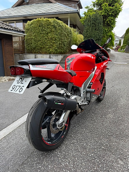 Aprilia RSV 1000 Mille 5 of 5