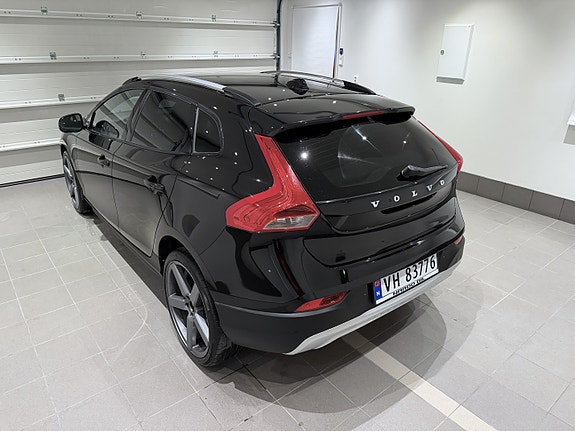 Volvo V40 Cross Country 3 of 5