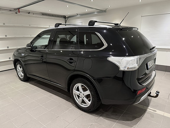 Mitsubishi Outlander 2 of 5