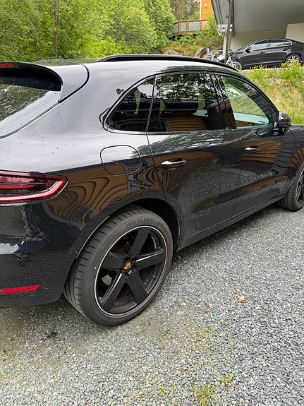 Porsche Macan 4 of 15