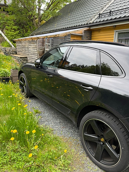 Porsche Macan 6 of 15