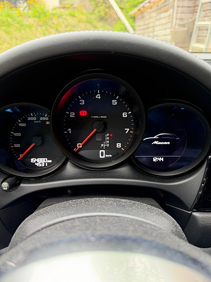 Porsche Macan 8 of 15