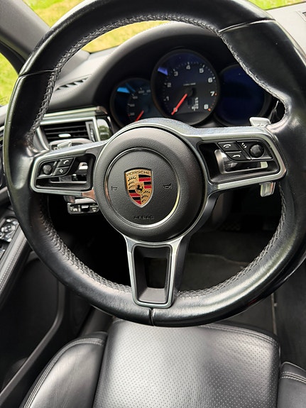 Porsche Macan 9 of 15