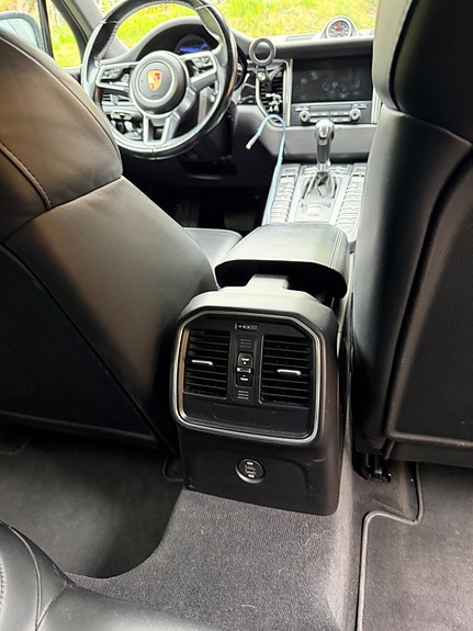 Porsche Macan 15 of 15