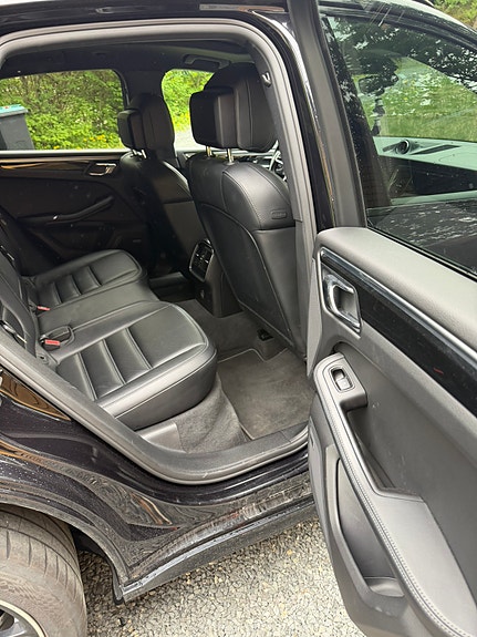 Porsche Macan 13 of 15