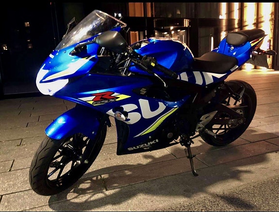 Suzuki GSX-R 125 2 of 5