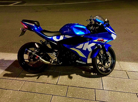 Suzuki GSX-R 125 3 of 5