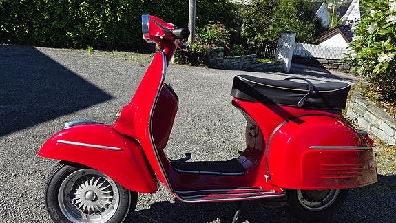 Vespa Super Sport 2 of 8