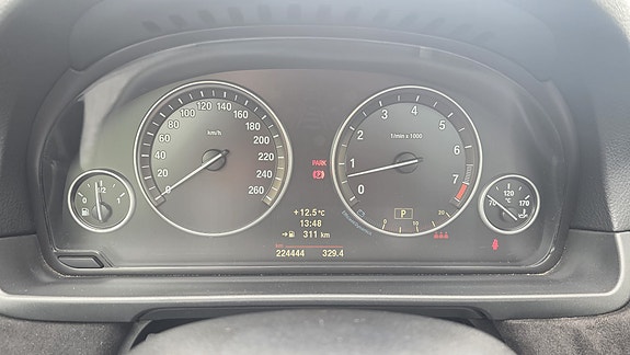 BMW 528i 27 of 30