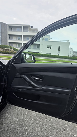 BMW 528i 15 of 30