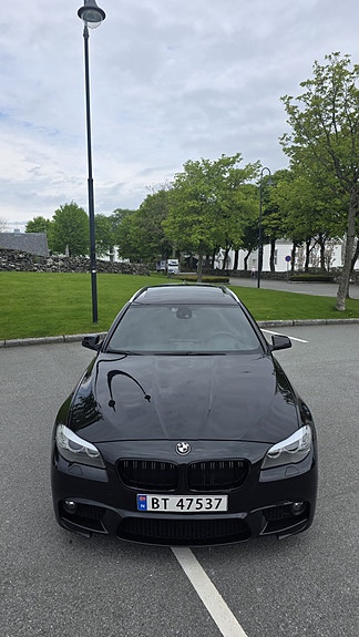 BMW 528i 3 of 30