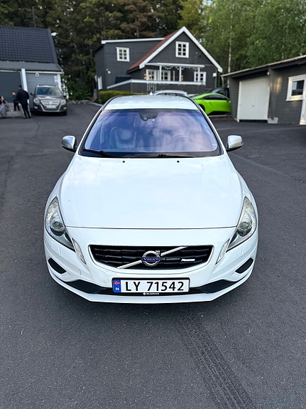 Volvo V60 4 of 5