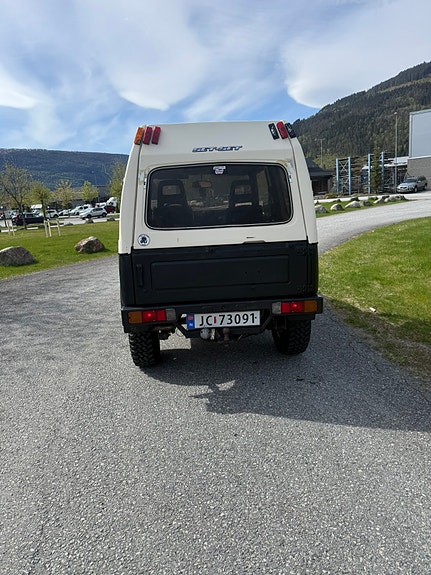 Suzuki SJ 410 12 of 25