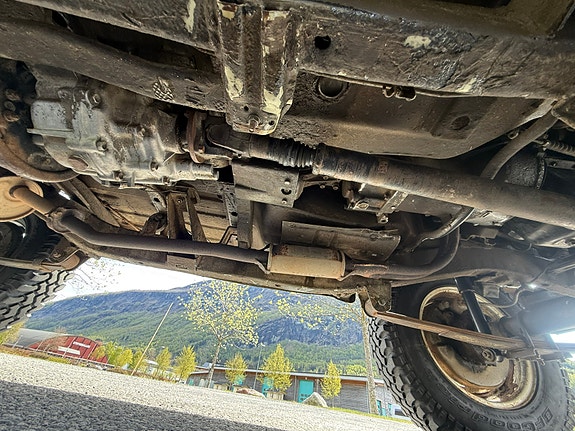 Suzuki SJ 410 21 of 25