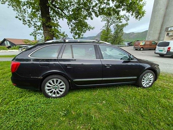 Skoda Superb 3 of 5