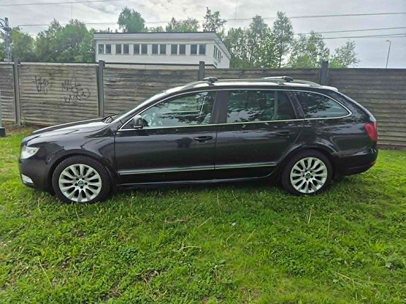 Skoda Superb 2 of 5