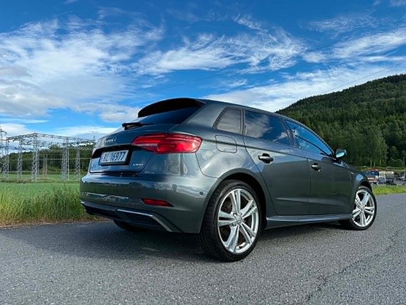 Audi e-tron 7 of 23