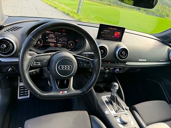 Audi e-tron 17 of 23