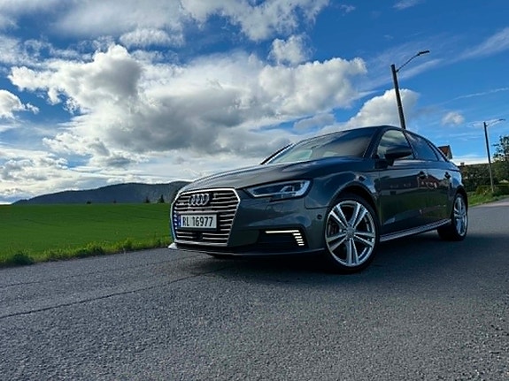 Audi e-tron 3 of 23