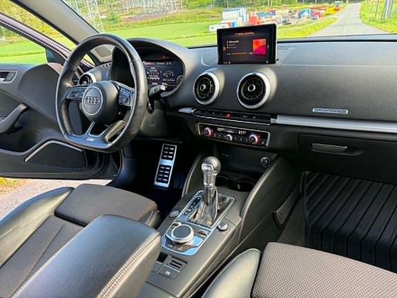 Audi e-tron 19 of 23