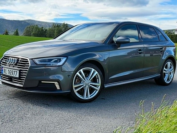 Audi e-tron 13 of 23
