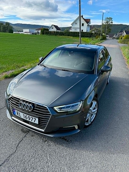 Audi e-tron 14 of 23